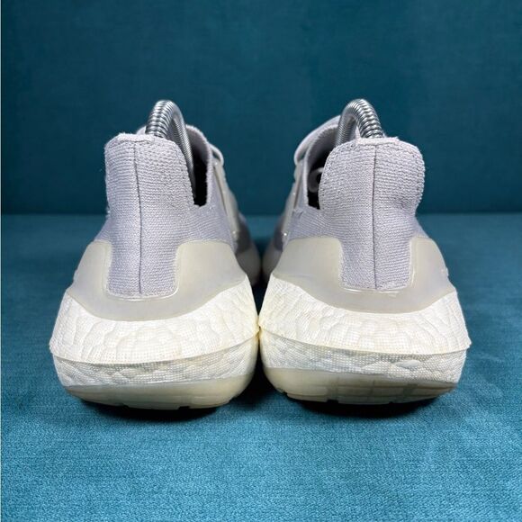 Size 7.5 - Women’s Adidas Ultraboost 22 Gray shoes - Picture 2 of 9